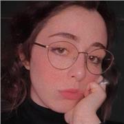 Studentessa per aiuto compiti medie e superiori